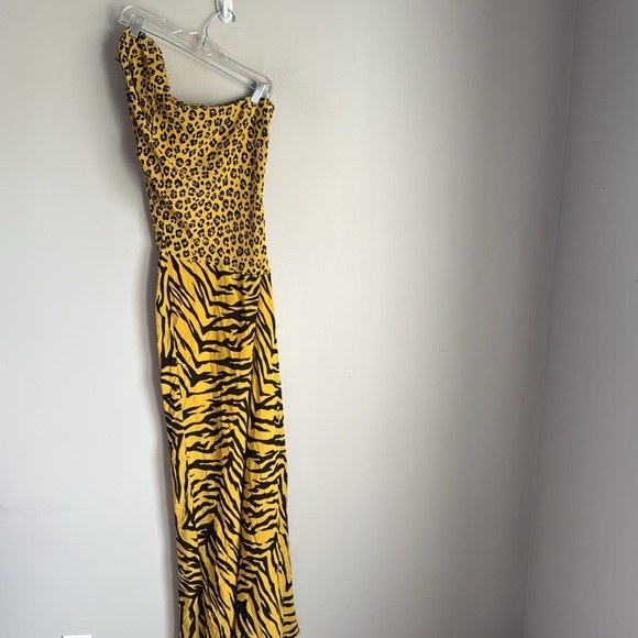 Moschino silk Yellow Animal-Print One-Shoulder Maxi Dress 10 - Picture 5 of 16